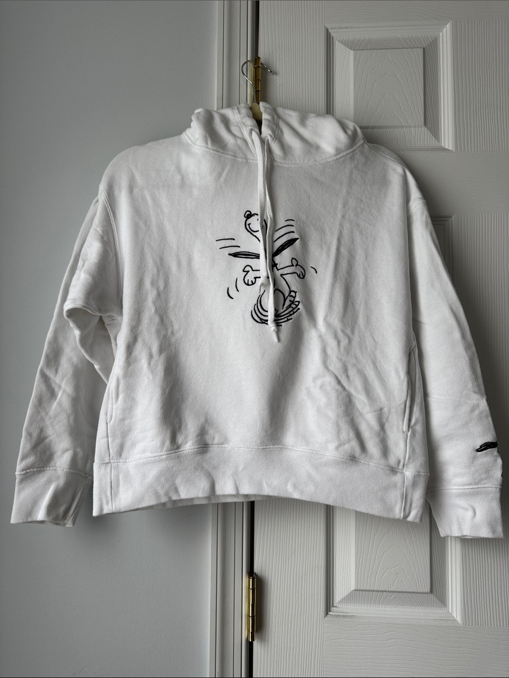 Uniqlo Peanuts White Crewneck Hoodie with Snoopy embroidered